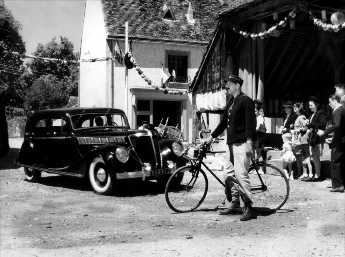 Ciné-club //  » The Magnificent Tati », 2009 & « Jour de fête », 1949 // 27.05 // 18h // NB ! à KUMU !