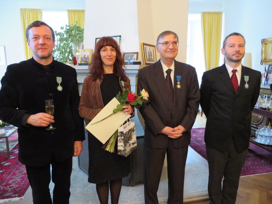 Triinu Tamm, Indrek Koff et Taavi Kerikmäe promus Chevaliers des Arts et Lettres