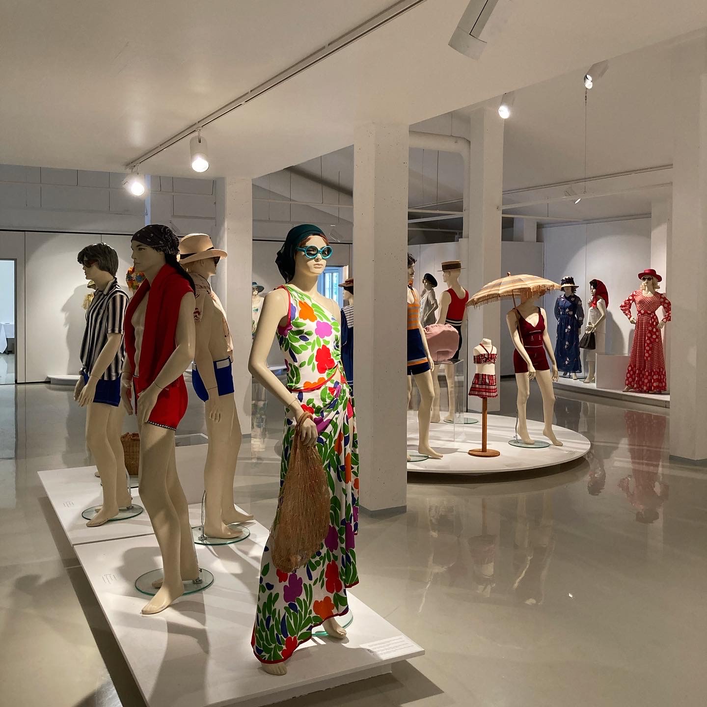 « Les reflets du soleil. 150 ans de mode balnéaire » au musée de Pärnu