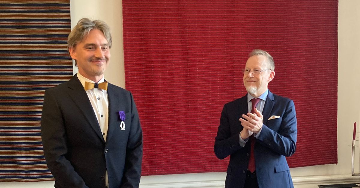 Remise des insignes de Chevalier de l&rsquo;ordre des Palmes Académiques à M. Guillaume Raboutot